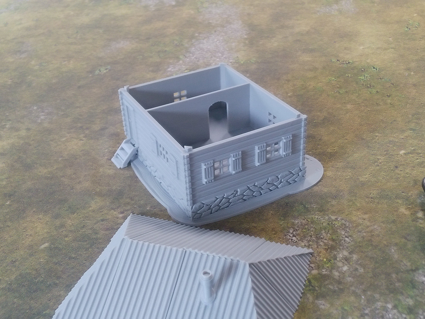 House 1 w/Tin Roof - 28mm