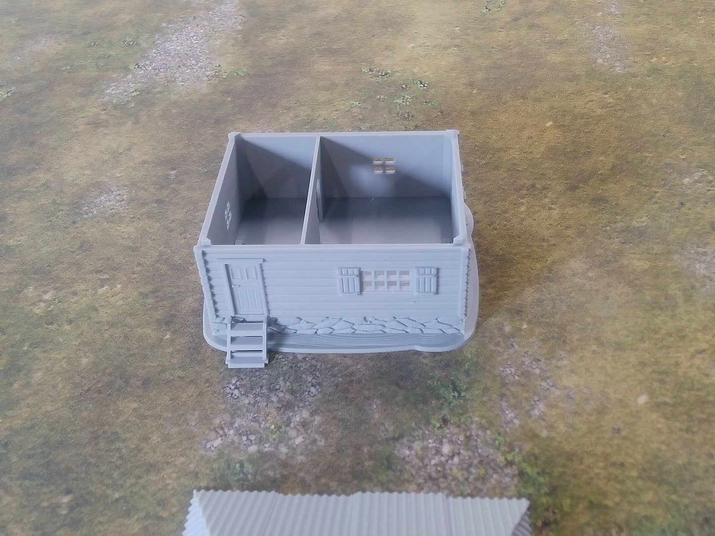 House 1 w/Tin Roof - 28mm